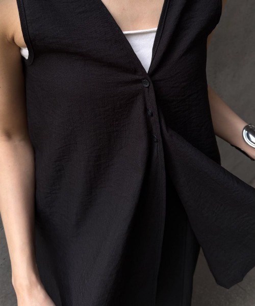 CIEL'AIR(シエルエアー)の「DRAPED RUFFLE SLEEVELESS TOP(ドレープラッフルスリーブレストップス)(シャツ/ブラウス・レディース・ブラック/ベージュ/オフホワイト・FREE)」の16枚目の写真
