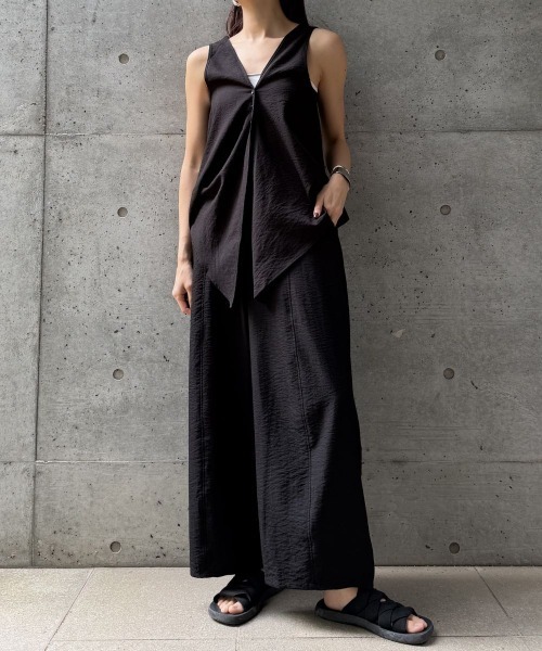 CIEL'AIR(シエルエアー)の「DRAPED RUFFLE SLEEVELESS TOP(ドレープラッフルスリーブレストップス)(シャツ/ブラウス・レディース・ブラック/ベージュ/オフホワイト・FREE)」の13枚目の写真