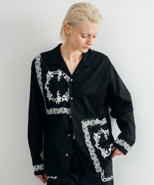 CREDONA(クレドナ)の「LACE PATCHWORK SHIRTS/レースパッチワークシャツ(シャツ/ブラウス・レディース・ホワイト/ブラック・FREE)」の7枚目の写真