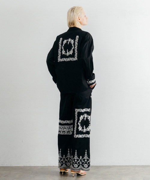 CREDONA(クレドナ)の「LACE PATCHWORK SHIRTS/レースパッチワークシャツ(シャツ/ブラウス・レディース・ホワイト/ブラック・FREE)」の4枚目の写真