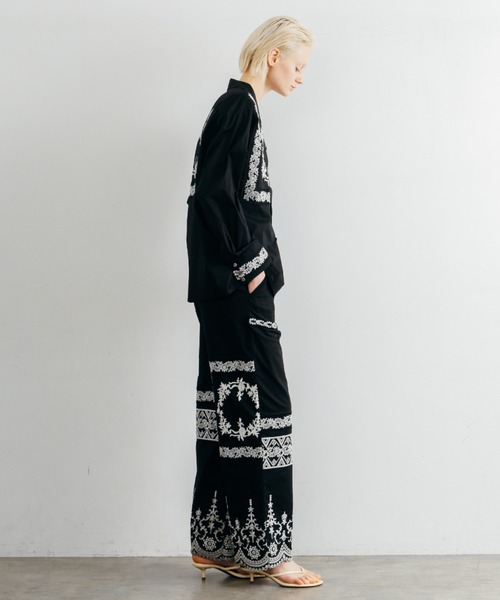 CREDONA(クレドナ)の「LACE PATCHWORK SHIRTS/レースパッチワークシャツ(シャツ/ブラウス・レディース・ホワイト/ブラック・FREE)」の3枚目の写真