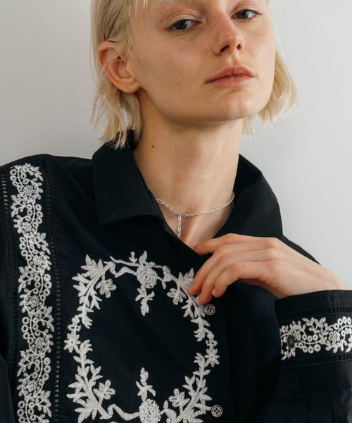 CREDONA(クレドナ)の「LACE PATCHWORK SHIRTS/レースパッチワークシャツ(シャツ/ブラウス・レディース・ホワイト/ブラック・FREE)」の8枚目の写真