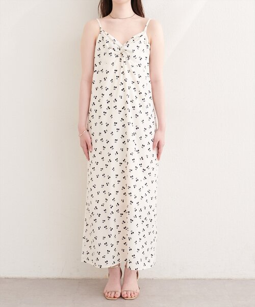 natural couture(ナチュラルクチュール)の「フルーツ柄キャミワンピース(ワンピース・レディース・ブラック/オフホワイト・FREE)」の12枚目の写真