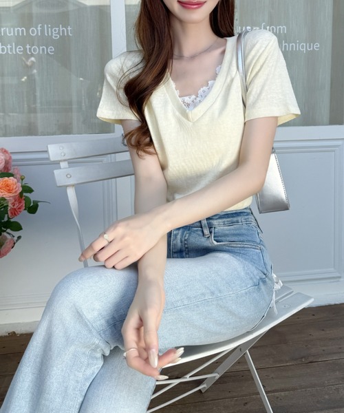 Ada.(エイダ)の「Vネック レース レイヤード風 シャーリング カットソー(Tシャツ/カットソー・レディース・イエロー/グレー/ライトブルー/ホワイト・FREE)」の7枚目の写真