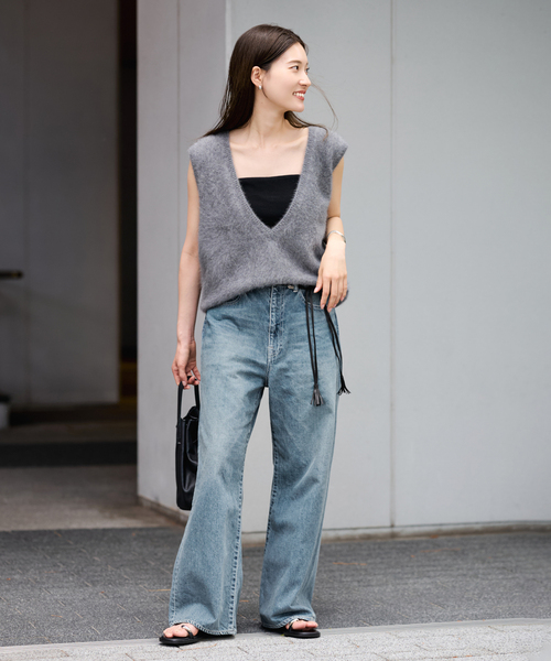 FRAMeWORK(フレームワーク)の「デニムワイドフレアパンツ(デニムパンツ・レディース・ネイビー/ブルー・36/38/40)」の11枚目の写真