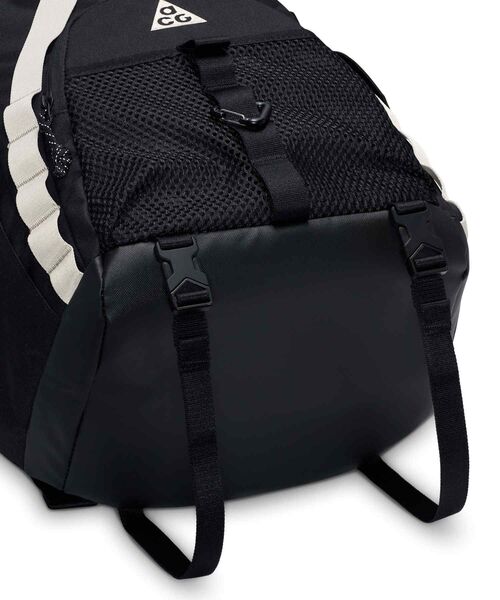 ACG(エィシージー)の「ナイキ ACG "DAYMAX" バックパック (25L) / Nike ACG "DAYMAX" Backpack (25L) HJ8178-010 Black(バックパック/リュック・メンズ・ブラック・ONE SIZE)」の3枚目の写真