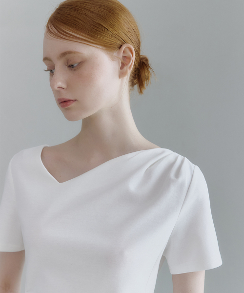 MICANE（ミケーネ）の「メリーシャーリングスリットT-half.ver（Tシャツ/カットソー・レディース・スカイブルー/ブラック/アイボリー・SMALL/MEDIUM/LARGE/X-LARGE）」の4枚目の写真