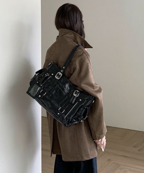 pyornim(ピョルニム)の「【カードホルダー付き】ベルトデザインエナメルバッグ(トートバッグ・レディース・シルバー/ブラック・F)」の11枚目の写真