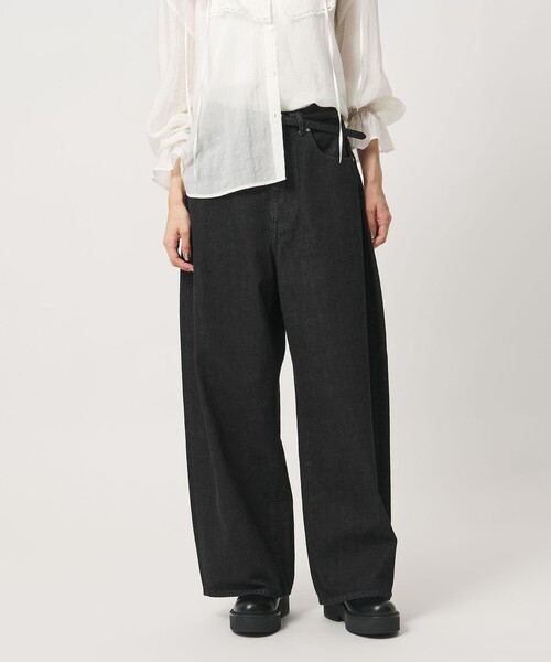 UNITED ARROWS(ユナイテッドアローズ)の「コットン カーブ デニムパンツ(デニムパンツ・レディース・ダークグレー/ブラック・38/34/36)」の1枚目の写真