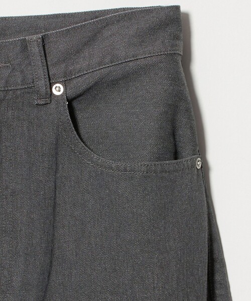 UNITED ARROWS(ユナイテッドアローズ)の「コットン カーブ デニムパンツ(デニムパンツ・レディース・ダークグレー/ブラック・38/34/36)」の15枚目の写真