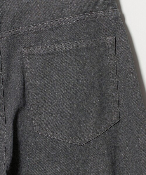 UNITED ARROWS(ユナイテッドアローズ)の「コットン カーブ デニムパンツ(デニムパンツ・レディース・ダークグレー/ブラック・38/34/36)」の17枚目の写真