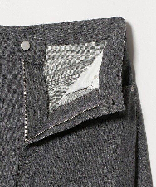 UNITED ARROWS(ユナイテッドアローズ)の「コットン カーブ デニムパンツ(デニムパンツ・レディース・ダークグレー/ブラック・38/34/36)」の18枚目の写真