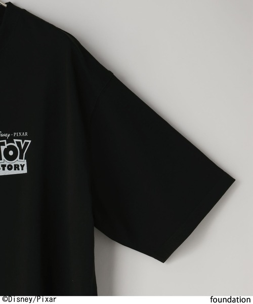 LOWRYS FARM(ローリーズファーム)の「LFM(U) /TOY STORY(トイ・ストーリー)/プリントTEE 878229(Tシャツ/カットソー・メンズ・ホワイト系その他/ブラック系その他/ホワイト/ブラック・MEDIUM/LARGE)」の9枚目の写真