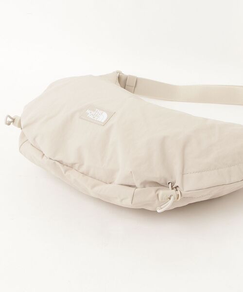 THE NORTH FACE(ザノースフェイス)の「【THE NORTH FACE/ザノースフェイス】BREEZE CROSS BAG M ホーボーバッグ ショルダーバッグ 軽量 ユニセックス(ショルダーバッグ・レディース・ブラック/サンドベージュ/ダークグレー・ONE SIZE)」の4枚目の写真