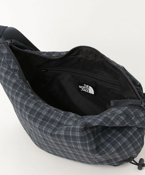 THE NORTH FACE(ザノースフェイス)の「【THE NORTH FACE/ザノースフェイス】BREEZE CROSS BAG M ホーボーバッグ ショルダーバッグ 軽量 ユニセックス(ショルダーバッグ・レディース・ブラック/サンドベージュ/ダークグレー・ONE SIZE)」の6枚目の写真