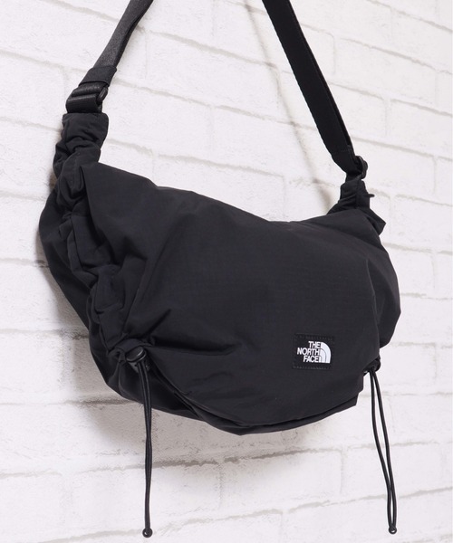 THE NORTH FACE(ザノースフェイス)の「【THE NORTH FACE/ザノースフェイス】BREEZE CROSS BAG M ホーボーバッグ ショルダーバッグ 軽量 ユニセックス(ショルダーバッグ・レディース・ブラック/サンドベージュ/ダークグレー・ONE SIZE)」の18枚目の写真