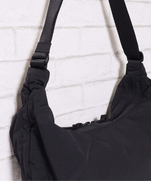 THE NORTH FACE(ザノースフェイス)の「【THE NORTH FACE/ザノースフェイス】BREEZE CROSS BAG M ホーボーバッグ ショルダーバッグ 軽量 ユニセックス(ショルダーバッグ・レディース・ブラック/サンドベージュ/ダークグレー・ONE SIZE)」の19枚目の写真