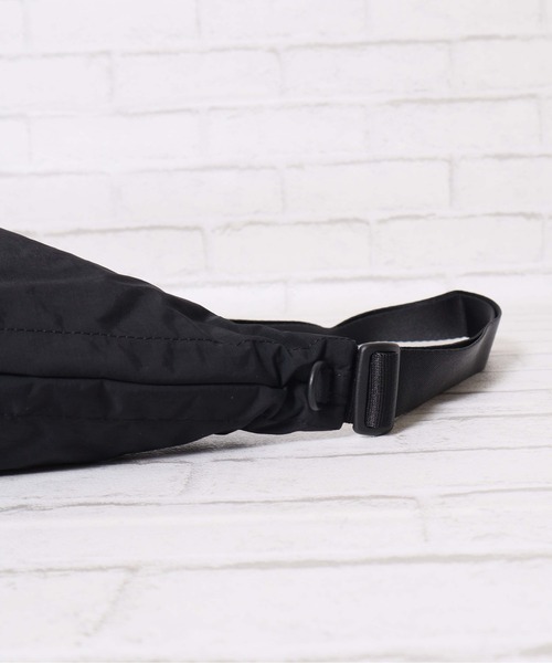 THE NORTH FACE(ザノースフェイス)の「【THE NORTH FACE/ザノースフェイス】BREEZE CROSS BAG M ホーボーバッグ ショルダーバッグ 軽量 ユニセックス(ショルダーバッグ・レディース・ブラック/サンドベージュ/ダークグレー・ONE SIZE)」の9枚目の写真