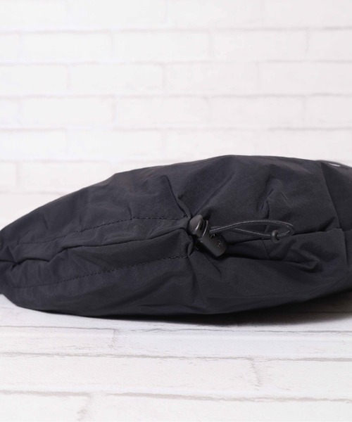 THE NORTH FACE(ザノースフェイス)の「【THE NORTH FACE/ザノースフェイス】BREEZE CROSS BAG M ホーボーバッグ ショルダーバッグ 軽量 ユニセックス(ショルダーバッグ・レディース・ブラック/サンドベージュ/ダークグレー・ONE SIZE)」の10枚目の写真