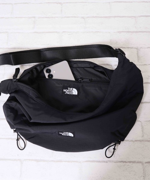 THE NORTH FACE(ザノースフェイス)の「【THE NORTH FACE/ザノースフェイス】BREEZE CROSS BAG M ホーボーバッグ ショルダーバッグ 軽量 ユニセックス(ショルダーバッグ・レディース・ブラック/サンドベージュ/ダークグレー・ONE SIZE)」の12枚目の写真