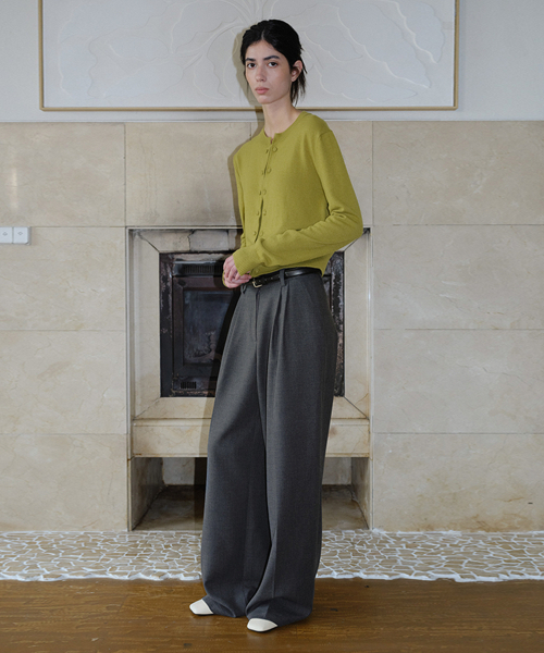 EN OR(エンオール)の「TWO TUCK WIDE SLACKS - CHARCOAL(スラックス・レディース・その他・SMALL/MEDIUM)」の4枚目の写真