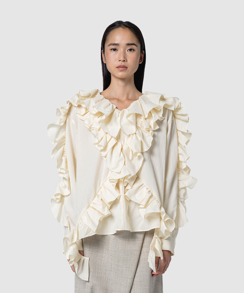 muller of yoshiokubo(ミュラーオブヨシオクボ)の「muller of yoshiokubo ミュラーオブヨシオクボ / FRILLED BLOUSE フリルブラウス / MLF26211(シャツ/ブラウス・レディース・カーキ/アイボリー・FREE)」の2枚目の写真