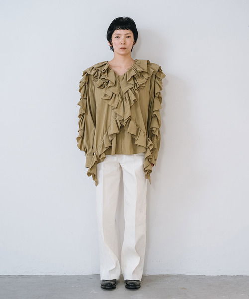 muller of yoshiokubo(ミュラーオブヨシオクボ)の「muller of yoshiokubo ミュラーオブヨシオクボ / FRILLED BLOUSE フリルブラウス / MLF26211(シャツ/ブラウス・レディース・カーキ/アイボリー・FREE)」の3枚目の写真