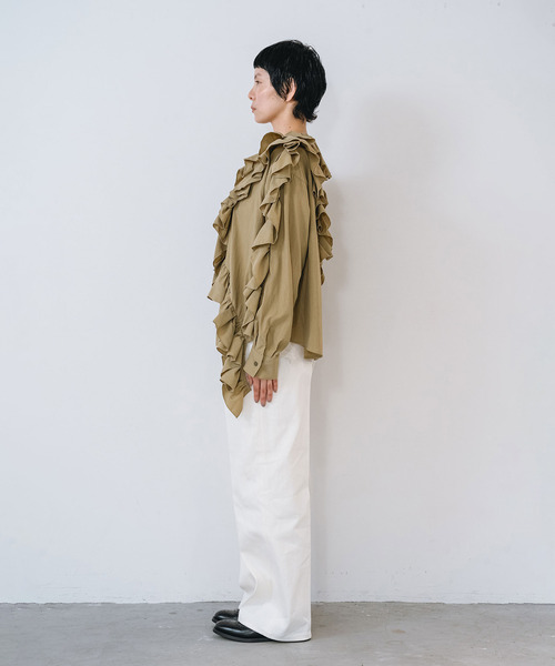 muller of yoshiokubo(ミュラーオブヨシオクボ)の「muller of yoshiokubo ミュラーオブヨシオクボ / FRILLED BLOUSE フリルブラウス / MLF26211(シャツ/ブラウス・レディース・カーキ/アイボリー・FREE)」の4枚目の写真