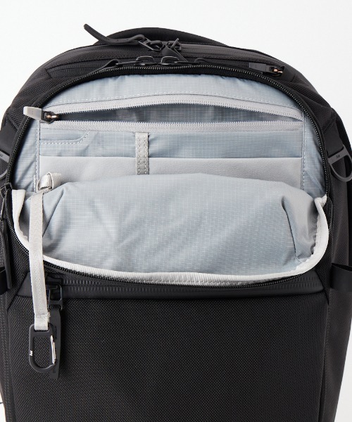 Aer（エアー）の「[AER/エアー] CITY PACK PRO 2 24L バックパック（バックパック/リュック・メンズ・ブラック・ONE SIZE）」の5枚目の写真