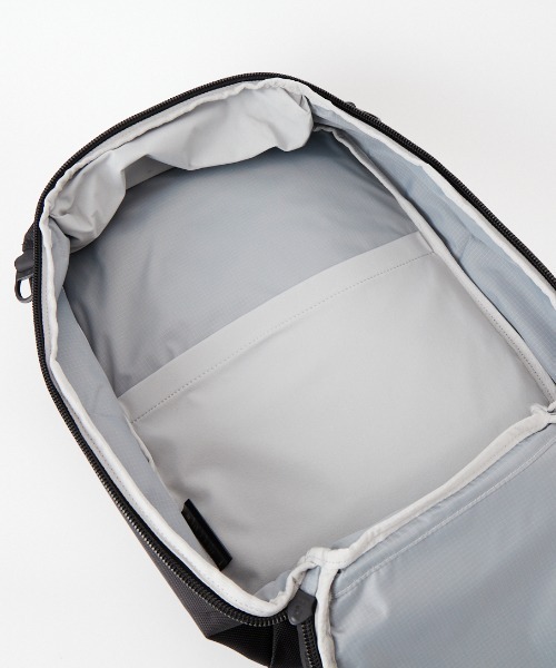 Aer（エアー）の「[AER/エアー] CITY PACK PRO 2 24L バックパック（バックパック/リュック・メンズ・ブラック・ONE SIZE）」の14枚目の写真