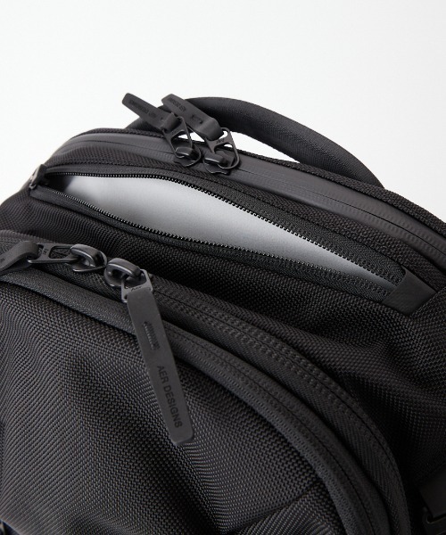 Aer（エアー）の「[AER/エアー] CITY PACK PRO 2 24L バックパック（バックパック/リュック・メンズ・ブラック・ONE SIZE）」の4枚目の写真