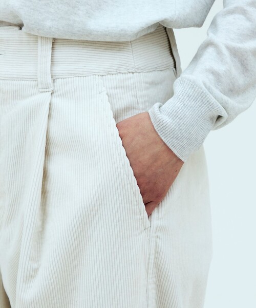 GALERIE VIE(ギャルリー ヴィー)の「【WEB先行予約】シャンカールコットンコーデュロイ タックワイドパンツ(その他パンツ・レディース・ライトグレー/ダークブラウン/ホワイト/ブラウン・32/34/36)」の13枚目の写真