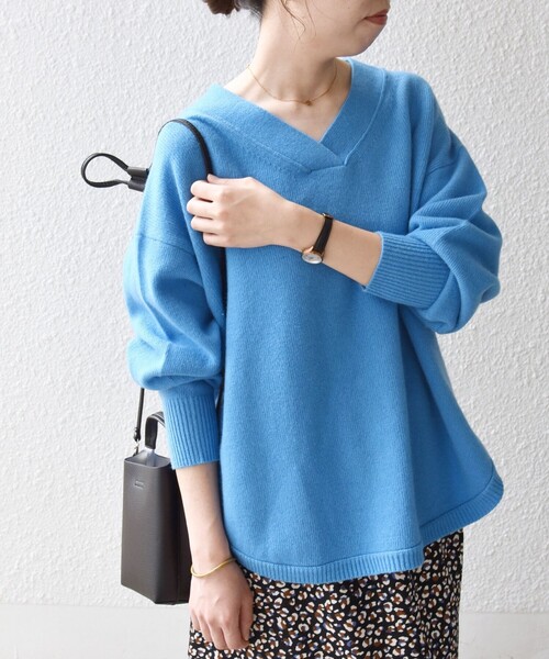 手洗い可能〉AQUA カシミヤ ミックス Vネック ラウンドヘム プル