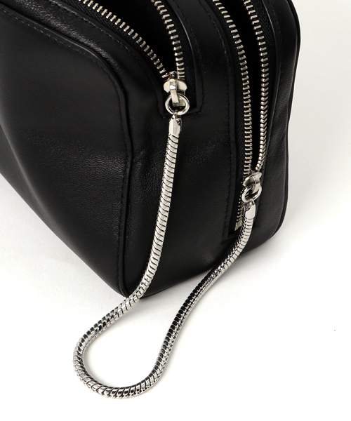 ALLSAINTS(オールセインツ)の「ARC MAKEUP CASE(ポーチ・レディース・ブラック・ONE SIZE)」の7枚目の写真