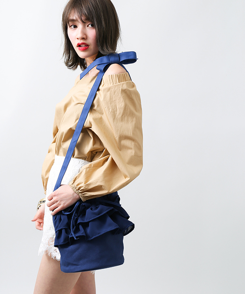 WEGO（ウィゴー）の「WEGO/バケツ型フリルミニショルダーバッグ（ショルダーバッグ・レディース・ネイビー/ブラック/ピンク/ホワイト・FREE）」の4枚目の写真