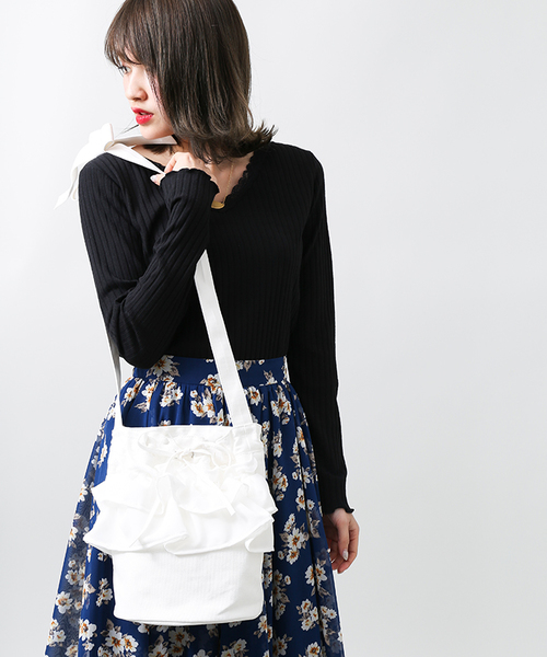 WEGO（ウィゴー）の「WEGO/バケツ型フリルミニショルダーバッグ（ショルダーバッグ・レディース・ネイビー/ブラック/ピンク/ホワイト・FREE）」の2枚目の写真