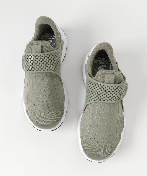 NIKE（ナイキ）の「【NIKE】ﾅｲｷ ｳｨﾒﾝｽﾞ ｿｯｸ ﾀﾞｰﾄ（スニーカー・レディース・グレー×ホワイト・24/25/23）」の4枚目の写真