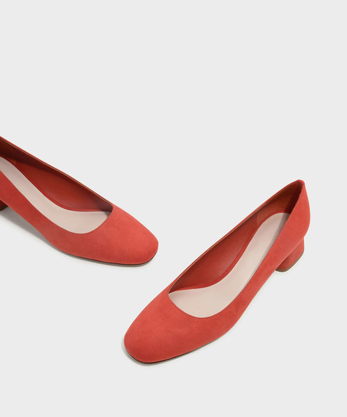 CHARLES & KEITH(チャールズ & キース)の「ブロックヒールパンプス / BLOCK HEEL PUMPS(パンプス・レディース・オレンジ/ブラック/アイボリー・23cm/22.5cm/23.5cm/24.5cm/25cm)」の19枚目の写真