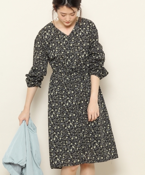 PAGEBOY（ページボーイ）の「ヴィンテージ小花ワンピース（ワンピース・レディース・ホワイト/ブラック/レッド・FREE）」の2枚目の写真