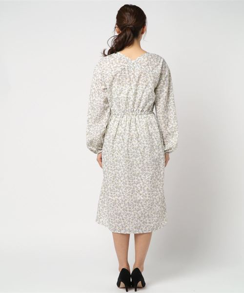 PAGEBOY（ページボーイ）の「ヴィンテージ小花ワンピース（ワンピース・レディース・ホワイト/ブラック/レッド・FREE）」の4枚目の写真