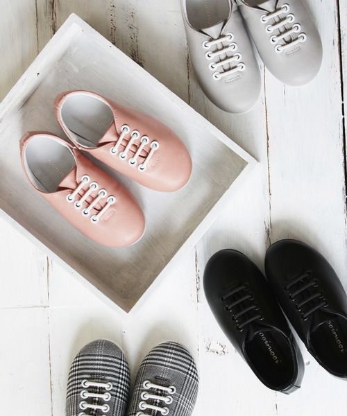 welleg（ウェレッグ）の「親子でおそろい！ゴムレースアップスニーカー（スニーカー・キッズ・チェック/ブラック系その他/ホワイト/ピンク/ライトグレー/ブラック・20cm/17cm/15cm/18cm/21.0cm/19cm/16cm）」の12枚目の写真