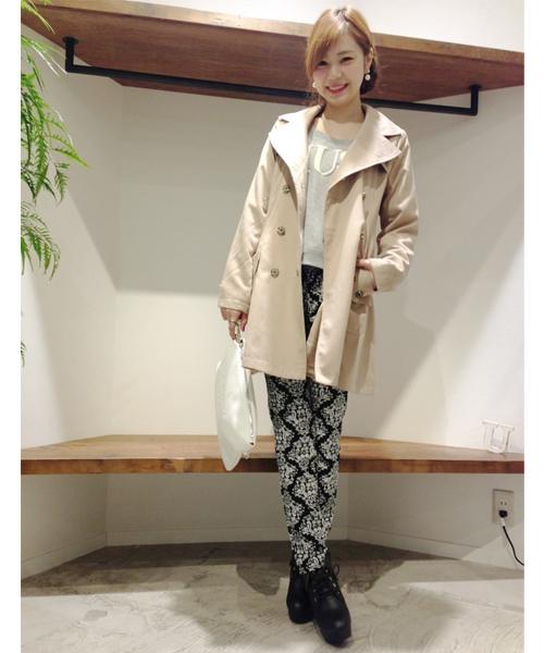 one after another NICE CLAUP（ワンアフターアナザーナイスクラップ）の「【ナイスクラップ】秋のでか衿ﾄﾚﾝﾁ（トレンチコート・レディース・ベージュ/ピンクベージュ/ブラック・FREE）」の2枚目の写真