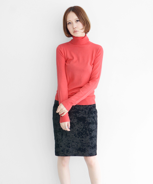 KBF(ケイビーエフ)の「KBF タートルネックニット(ニット/セーター・レディース・レッド/ブラック/ブルー/トップグレー/ライトベージュ・ONE)」の5枚目の写真