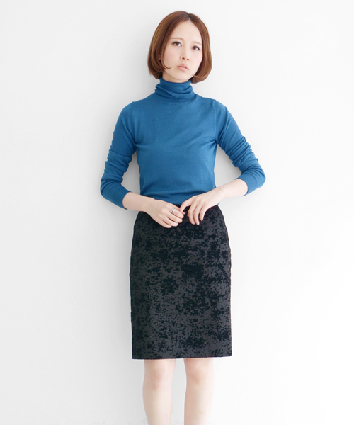 KBF(ケイビーエフ)の「KBF タートルネックニット(ニット/セーター・レディース・レッド/ブラック/ブルー/トップグレー/ライトベージュ・ONE)」の1枚目の写真