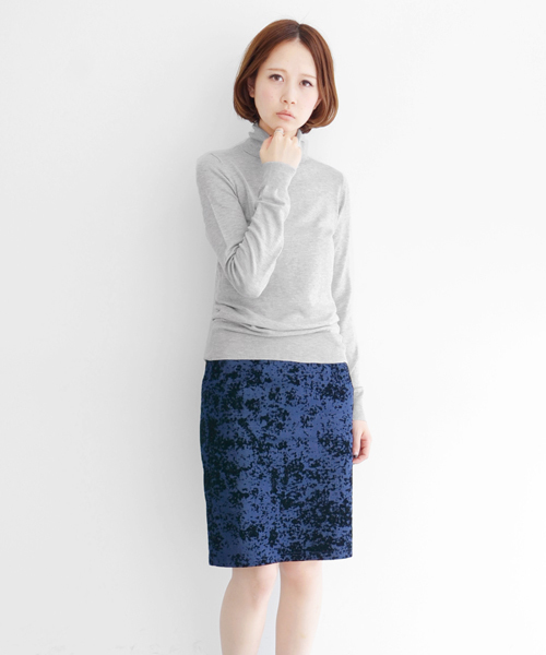 KBF(ケイビーエフ)の「KBF タートルネックニット(ニット/セーター・レディース・レッド/ブラック/ブルー/トップグレー/ライトベージュ・ONE)」の3枚目の写真