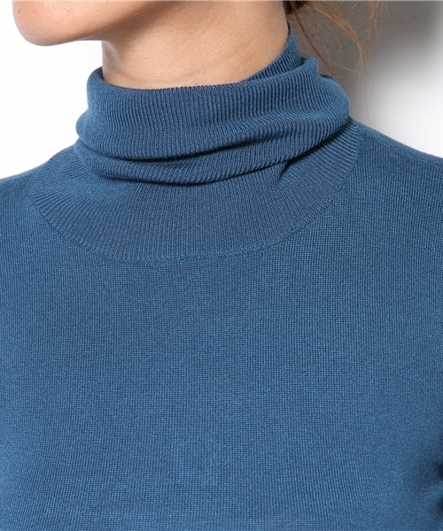 KBF(ケイビーエフ)の「KBF タートルネックニット(ニット/セーター・レディース・レッド/ブラック/ブルー/トップグレー/ライトベージュ・ONE)」の8枚目の写真