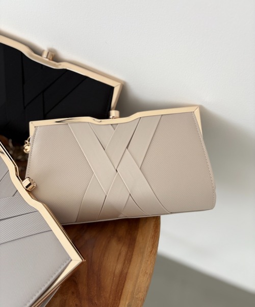 【形が特徴的で可愛い♪】CHANEL タッセル クラッチバッグ セール】クロスマークコンパクトクラッチバック タッセル付き