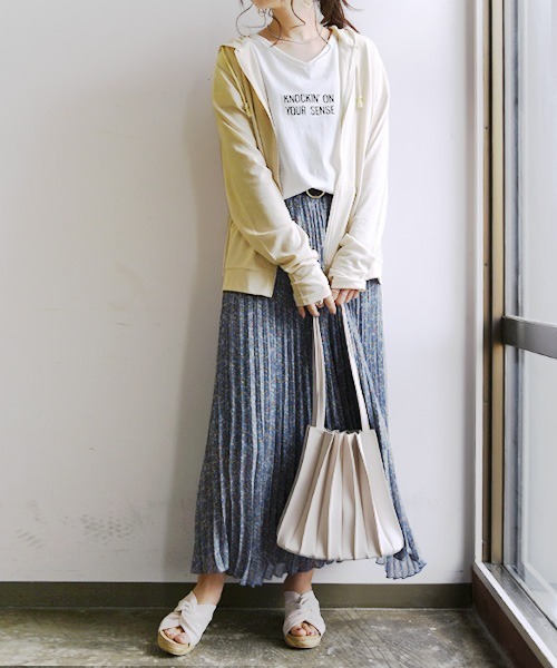 and it_（アンドイット）の「UVカットパーカー（パーカー・レディース・カーキ/ミント/ネイビー/杢グレー/ブルー/ブラック/オートミール/ピンク/イエロー/オフホワイト/ライトブルー/グレイッシュブルー/ラベンダー/ベージュ/キャメル/グレイッシュベージュ/ライトオリーブ・L/M/LL）」の20枚目の写真