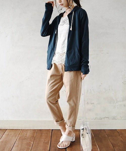 and it_（アンドイット）の「UVカットパーカー（パーカー・レディース・カーキ/ミント/ネイビー/杢グレー/ブルー/ブラック/オートミール/ピンク/イエロー/オフホワイト/ライトブルー/グレイッシュブルー/ラベンダー/ベージュ/キャメル/グレイッシュベージュ/ライトオリーブ・L/M/LL）」の22枚目の写真