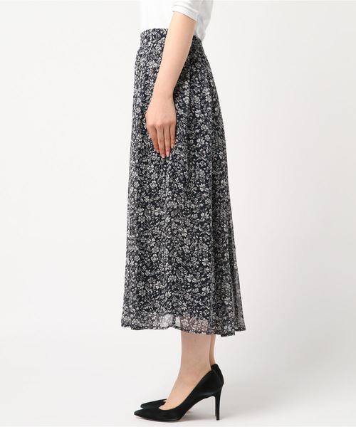 A/C DESIGN BY ALPHA CUBIC（エーシーデザインバイアルファキュービック）の「【WEB＆一部店舗限定】フラワースカート（スカート・レディース・オフホワイト/ネイビー・67/61/64）」の3枚目の写真